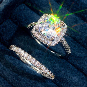 Anello di fidanzamento in oro bianco con diamante taglio cuscino naturale colore D da donna con diamanti laterali - Modello DJ031 - Product Image 2