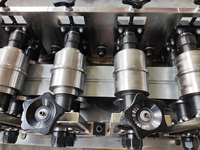 Machine de formage à rouleaux pour portes à enroulement en tôle d'acier à haute efficacité pour montants et rails métalliques
