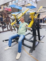 Machine de musculation professionnelle à double fonction, à charge libre, pour l'iso-training latéral de la poitrine et du dos