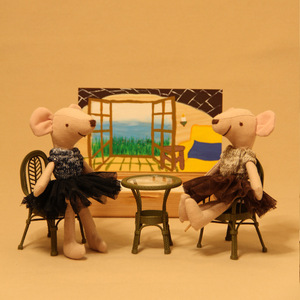 Boîte à allumettes en fer de style nordique Maileg du Danemark, petite poupée souris en tissu coton et lin - Product Image 4