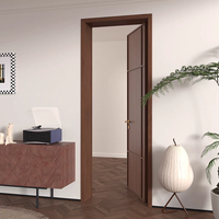 Porte en bois moderne à charnières avec insert en verre circulaire aux couleurs contrastées