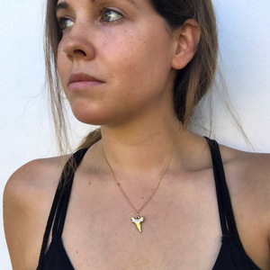 Carino piccolo semplice <span class=keywords><strong>collana</strong></span> a catena Color oro <span class=keywords><strong>collana</strong></span> a forma di <span class=keywords><strong>dente</strong></span> di squalo <span class=keywords><strong>ciondolo</strong></span> gioielli da spiaggia damigella d'onore regali - Product Image 4