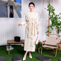 Robe de mariée plissée Miyake 2026 pour femme, style vintage, effet métallisé froissé, grande taille, taille naturelle, coupe trapèze, en mousseline, col en V, manches pétales