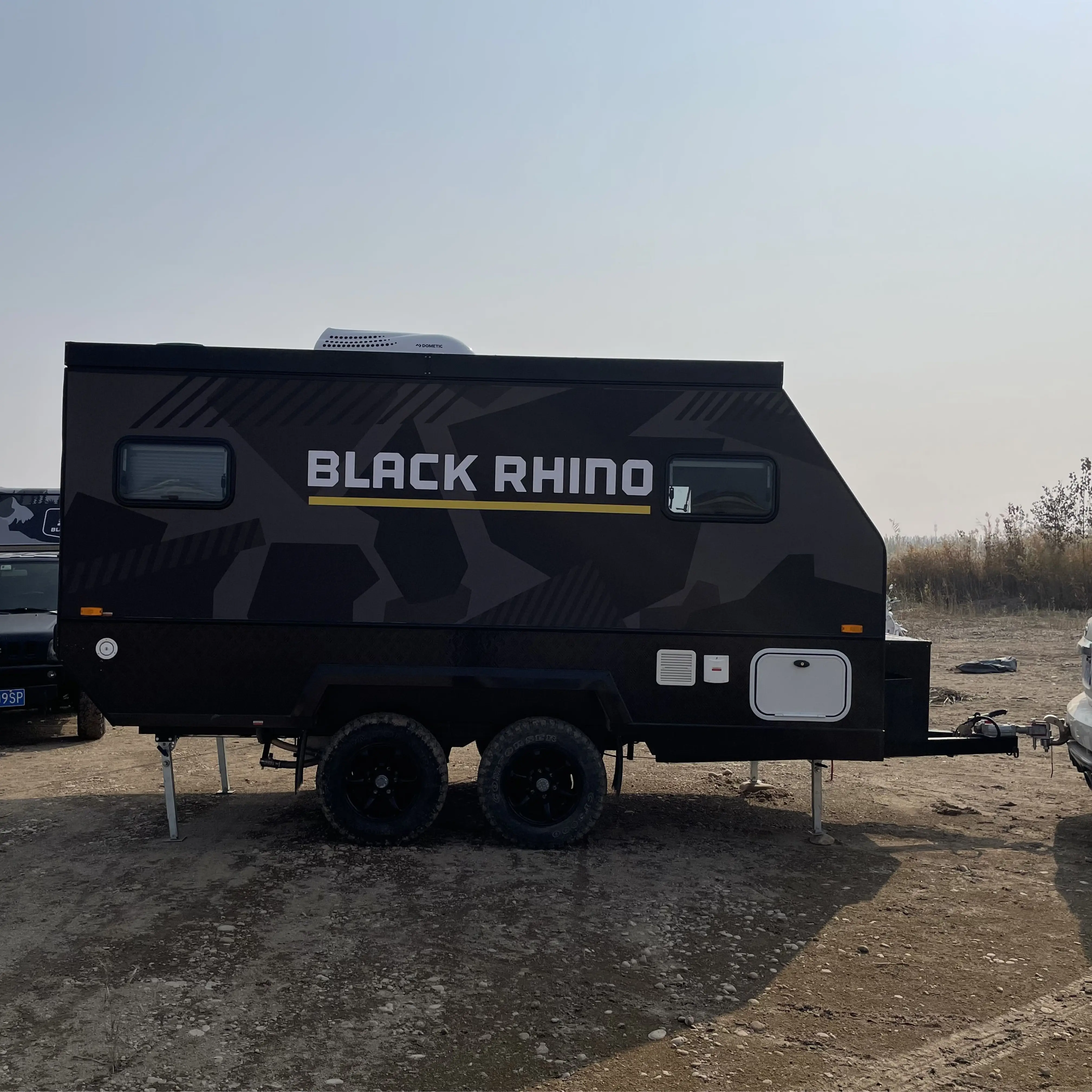 Chinês 12v elétrico Off road rv pop top híbrido caravana com chuveiro e WC camping pod trailer