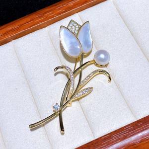 Broche Fleur de Poitrine en Perle d'Eau Douce Akoya Exquise 8-9mm, Tulipe en Nacre Naturelle d'Eau de Mer, Accessoires de Mode en Gros - Product Image 4