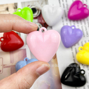 Pendentif en acrylique en forme de cœur, couleur unie, accessoire de bijoux DIY pour la Saint-Valentin, moulage par injection, fabriqué à Chaozhou - Product Image 3