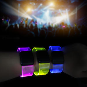 Pulseras LED con Diseño de Hebilla Magnética Activadas por Sonido para Conciertos, Fiestas Rave, Noches de Navidad, Paseos Nocturnos - Product Image 6