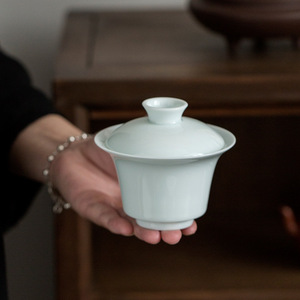 Tazón de Té Kung Fu de Porcelana Yingqing Gaiwan, Color Azul Sombra, Forma de Herradura, con Tapa, Resistente al Calor, Marca Hutian Kiln - Product Image 1