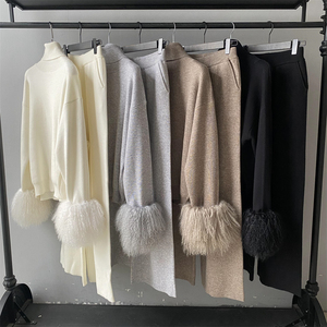 Completo Invernale Due Pezzi da Donna Personalizzato con Pullover a Collo Alto in Maglia di <span class=keywords><strong>Lana</strong></span> con Polsini in Vera Pelliccia di Mongolia e Pantaloni Lunghi - Product Image 2
