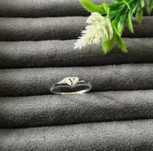 Bague chevalière en forme de cœur en argent 925 Bijoux d'amour minimalistes pour un usage quotidien - Product Image 1