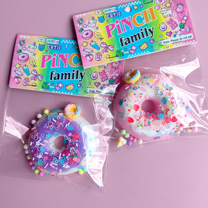 Jouets de décompression faits à la main, jouets sensoriels à presser en PVC mignons, en forme de pain simulé, beignets et donuts, anti-stress pour toute la famille - Product Image 1