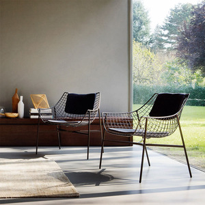 Banco de patio moderno de metal, resistente al agua, para uso en patios y salones de té. - Product Image 1