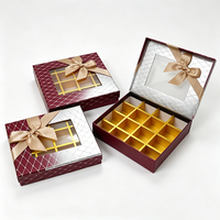 Boîte d'emballage personnalisée avec laminage mat, gaufrage, doublure en éponge et séparateur à grille pour coffret cadeau de luxe avec nœud en ruban