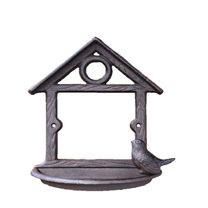 Mangiatoia per Uccelli da Parete in Ghisa con Statuette di Uccelli e Dettagli Stile Fattoria, Decorazione Murale in Ferro a Forma di Finestra, Piatto per Uccelli - Product Image 4