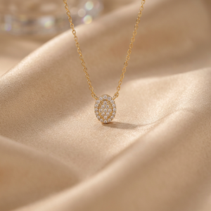 Collar con colgante de oro amarillo de 18 quilates con diamantes redondos brillantes. - Product Image 3