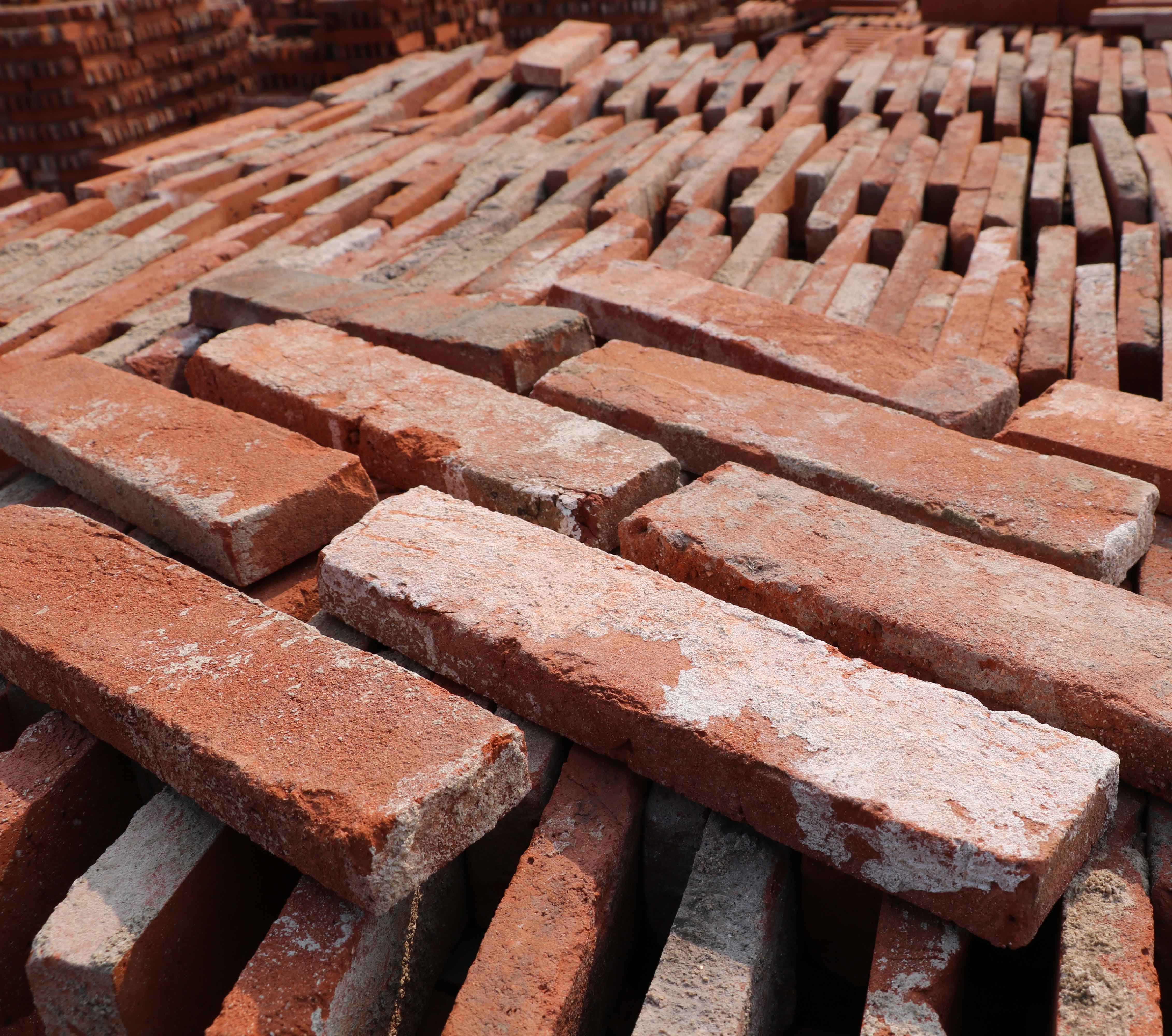 Juegos Creativos con ladrillos viejos de la casa Diversión para