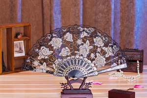 Luxury Red Lace Folding Fan for Bride Spanish Lolita Bamboo Crafts Wedding Party Favor <b>Gift</b> - Product Image 6