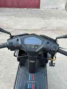 Scooter de Gasolina QJ Hong 125 ABS <span class=keywords><strong>2023</strong></span> Usado con Frenos de Disco y Sistema de Refrigeración por Aire, Scooter Usado pero en Buenas Condiciones - Product Image 5