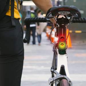 Luz trasera para bicicleta Antuke, estilo semáforo, LED recargable, resistente al agua, 4 modos para ciclismo nocturno en bicicleta de montaña - Product Image 2