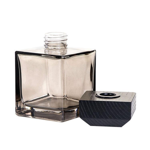 Chai thủy tinh vuông trong suốt 50ml, 100ml, 150ml, 200ml dùng cho tinh dầu thơm, kèm nắp gỗ và que khuếch tán hương thơm - Product Image 6