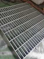 Grille en acier industrielle moderne de haute qualité pour passerelles extérieures, durable, galvanisée à chaud, système de drainage urbain