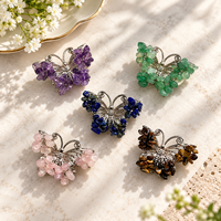 Ornement papillon en copeaux de cristal multi-matériaux, décoration papillon en pierres précieuses colorées pour la maison, le bureau et la présentation de cadeaux
