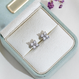 Boucles d'oreilles fleur en or blanc 9 carats avec diamants ronds pour femmes Messi Jewelry MSE-902 - Product Image 4