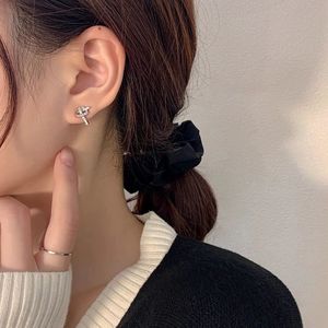 Pendientes de Plata de Ley 925 con Diseño de Nudo, Unisex, Estilo Coreano Moderno, Joyería Elegante y Minimalista de Alta Gama, Brillante y Lujosa - Product Image 1