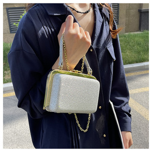 Nuovo arrivo 2024 primavera estate piccole <span class=keywords><strong>pochette</strong></span> da <span class=keywords><strong>donna</strong></span> con dimensioni più grandi e più piccole, le borse quadrate non vendono separatamente come set - Product Image 4