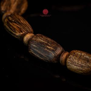 Bracelet en bois d'agar naturel, qualité presque gemme, perles d'oud authentiques, taille moyenne pour femme, bijoux de luxe faits à la main - Product Image 4
