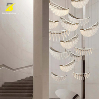 Lustre LED élégant en forme de croissant de lune pour hôtel, décoration artistique - Suspension en tissu cascade, garantie 5 ans pour escalier, loft, atrium