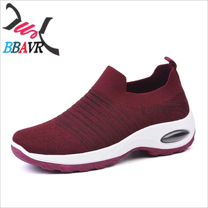 Vente en gros de chaussures pour femmes, baskets légères à plateforme, mode décontractée pour femmes - Product Image 1