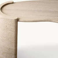 Table console élégante et moderne en travertin, de forme organique en forme de rein, avec supports en C, pour salon et entrée, personnalisable OEM