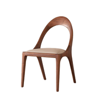 Chaise de salle à manger en bois massif de style mid-century, dossier ajouré, coussin en cuir PU, chaise latérale rétro en noyer pour la maison et les restaurants