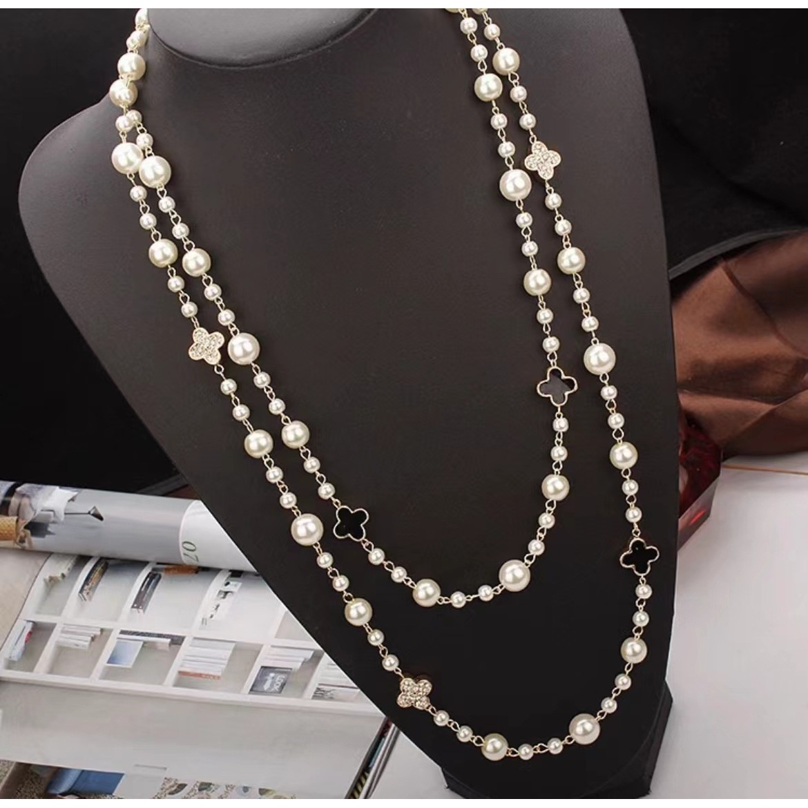063 White Pearl, White Diamond, Black Clover