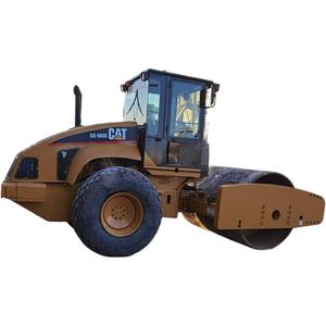 Compacteur vibrant routier d'occasion CS-683E, machine d'ingénierie de seconde main à vendre - Product Image 1