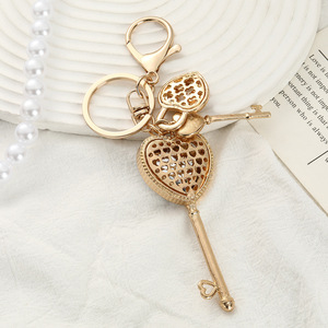 Nouveaux porte-clés en cristal en forme de cœur d'Europe et d'Amérique, pendentifs de sac pour femmes haut de gamme et à <span class=keywords><strong>la</strong></span> mode, créations exquises - Product Image 3