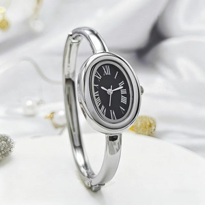 Reloj de pulsera exótico, moderno, de cuarzo, para mujer, con números romanos, toque plateado de estilo medieval - Product Image 6