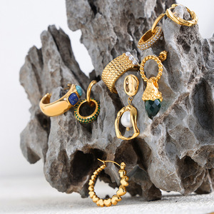 Boucles d'oreilles de mode tendance <span class=keywords><strong>2023</strong></span> or 18 carats pour femmes boucles d'oreilles de style vintage bijoux féminins personnalisés boucles d'oreilles en or - Product Image 5
