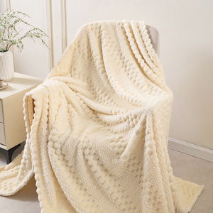 Manta Para Aire Acondicionado de Siesta en Franela de Jacquard Terciopelo Tejido 100% Poliéster con Diseño Moderno de Piña en Estilo Sólido - Product Image 2