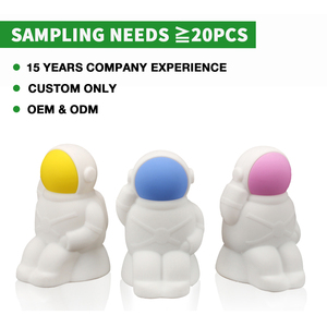 2025 mới Spaceman LED đêm đèn RGBW màu thay đổi bé mềm Silicone USB sạc cho phòng ngủ trẻ em Quà tặng CE ROHS - Product Image 2