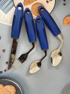 Sıcak Satış Kolay Tutuşlu Çevre Dostu Plastik Taşınabilir Uyarlanabilir Sofra Takımları ve Yemek Takımları Yetişkinler ve Yaşlılar İçin Klasik - Product Image 5