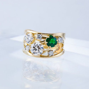 Anello F346 da Donna in Oro Massiccio 18K con Smeraldo e Diamanti Taglio Brillante, Gioiello Raffinato per Fidanzamento - Product Image 3