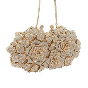 Sac de soirée de luxe pour femme avec strass floraux 3D, chaîne dorée et cristaux roses étincelants, idéal pour les sorties nocturnes - Product Image 5
