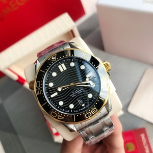 Orologio di Lusso Premium Omega, Movimento Meccanico Automatico, Vetro Zaffiro, Cinturino in Oro, Indicatori Orari Luminosi - Product Image 2