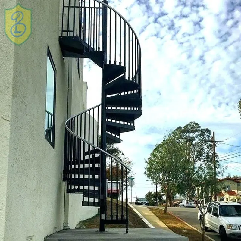 Escalera Exterior de acero para espacios pequeños