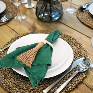 Anillo para Mantel Tejido con Cuerda de Cáñamo Trenzada, con Cuentas de Madera y Flecos, para Sujetar el Mantel. Hecho a Mano - Product Image 2