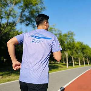 เสื้อวิ่งถักแบบสั่งทำพร้อมโลโก้ OEM ขายส่ง แห้งเร็ว พิมพ์ลายแบบ Discharge เป็นมิตรกับสิ่งแวดล้อม ระบายอากาศได้ดี เสื้อยืดวิ่งมาราธอนสำหรับทีม - Product Image 2