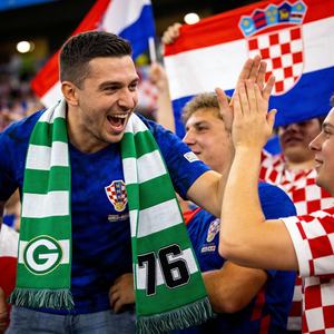 خدمات تصميم نمط وشاح خفيف الوزن من الأكريليك مخصص للرجال متخصصون في الأوشحة الطويلة للأندية الدولية الكبرى - Product Image 3