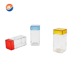 Variedad de Saleros y Pimenteros de Vidrio Cuadrados de Diseño Clásico, Económicos y Libres de Plomo, con Tapa de Plástico para Preservar la Frescura - Product Image 1